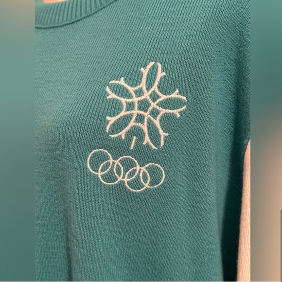 Official Vintage 1988 WINTER OLYMPICS
Embroidered Pullover Sweater by WHITE
RAM - Picture 5 of 8